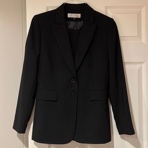 Womens Tahari suit jacket and pants size 8 black